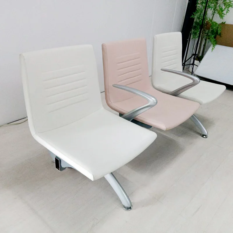 3-seater leather bench without armrests, easy-clean upholstery for dental clinic reception areas, compact seating for small medical offices.